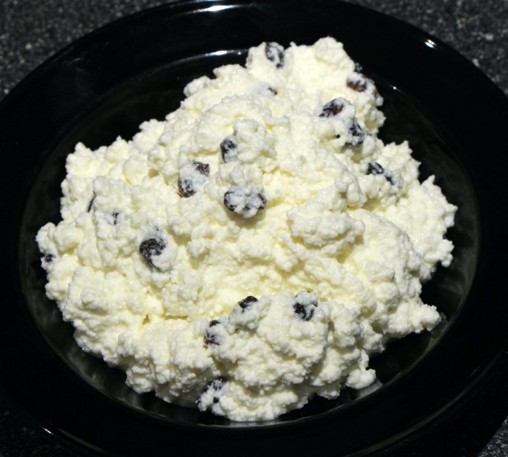Ricotta crepe filling mix for blintzes - with raisins and sugar