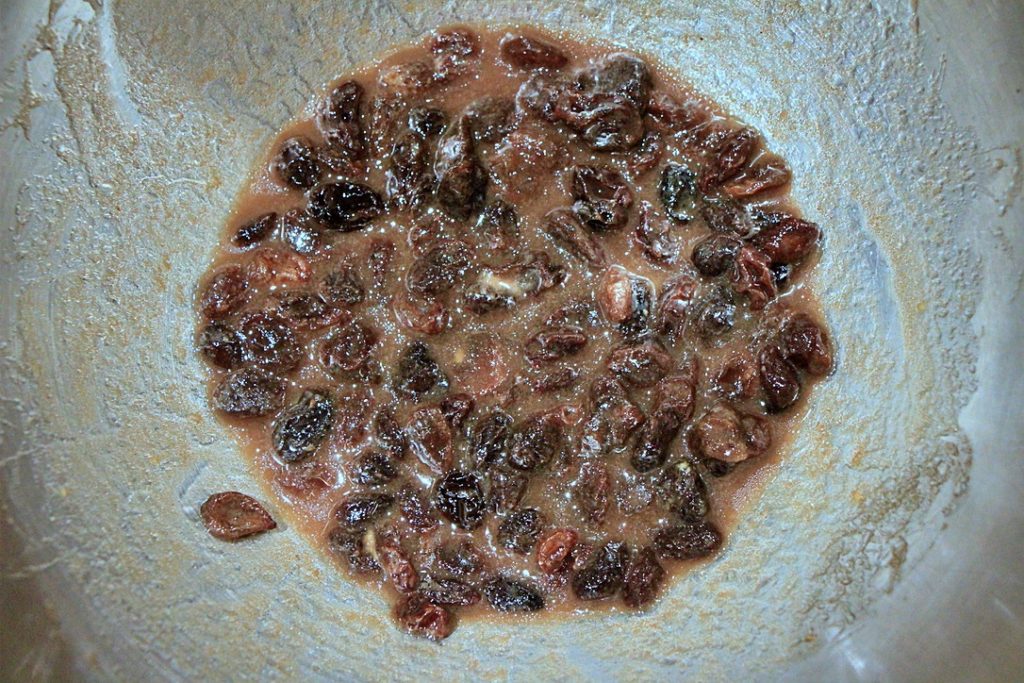 Raisins in vinaigrette