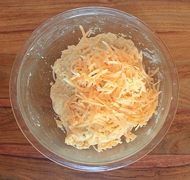 Flour with gouda cheese for tea biscuits