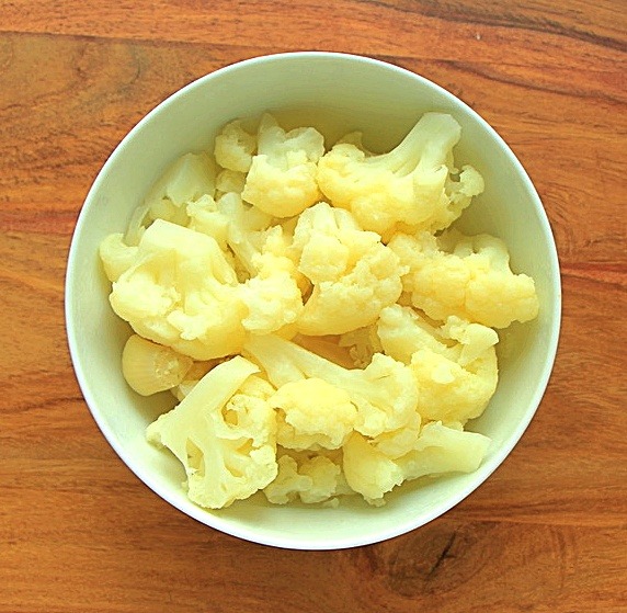 Boiled cauliflower for cauliflower mash