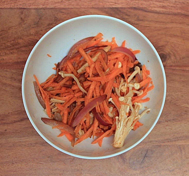 Carrots and mushrooms for paneer fried rice