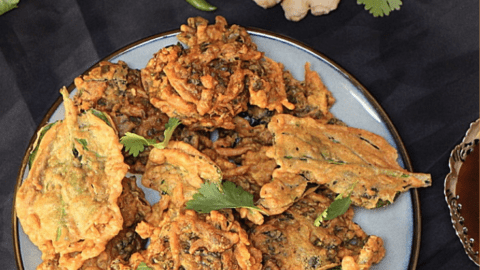 Spinach and Potato Pakora - Aroma and Essence