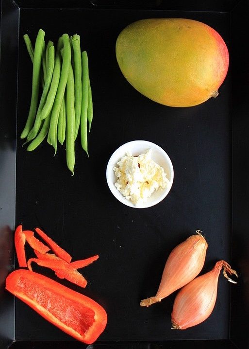 Ingredients for the Green Bean Salad with Mango and Red Peppers
