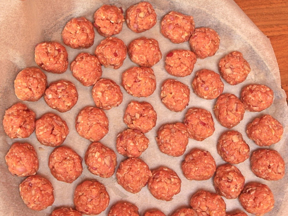 Uncooked curry meatballs
