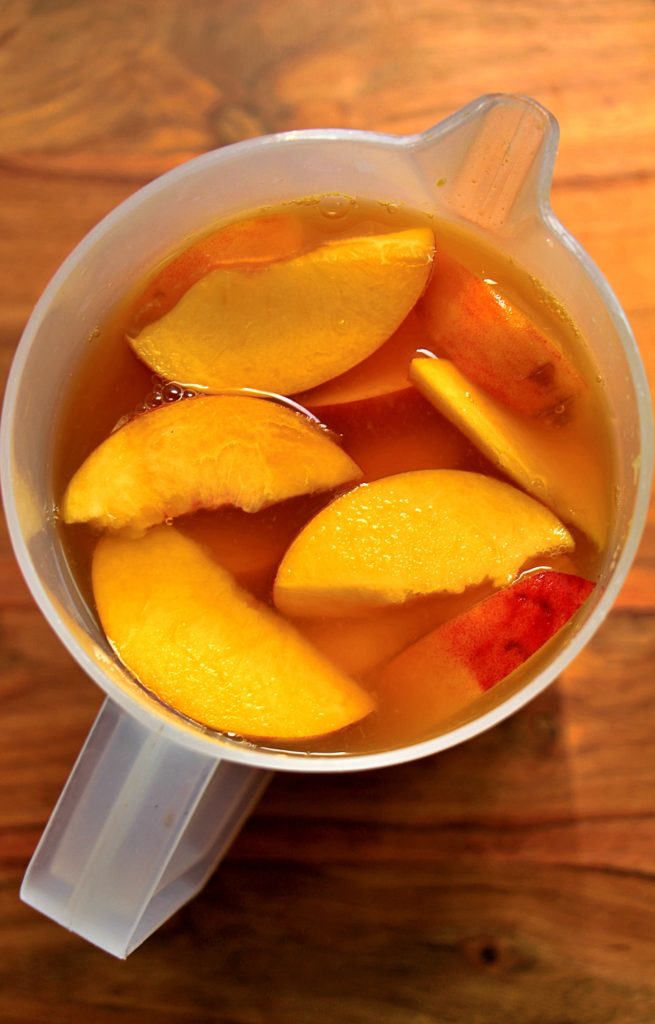 Peaches in tea
