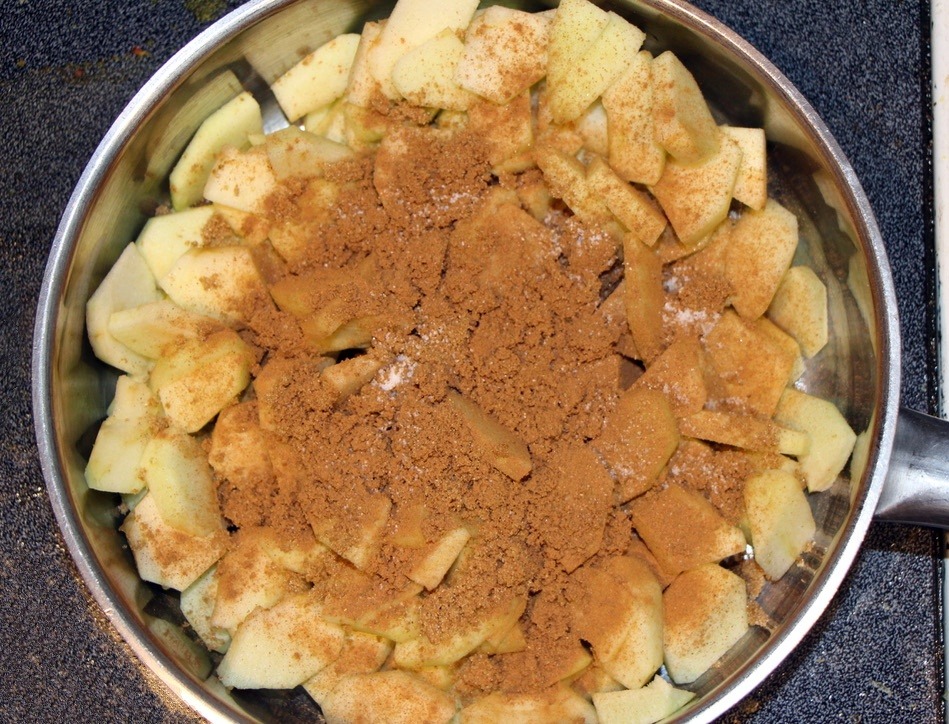 Apples in pan for apple pie brownie