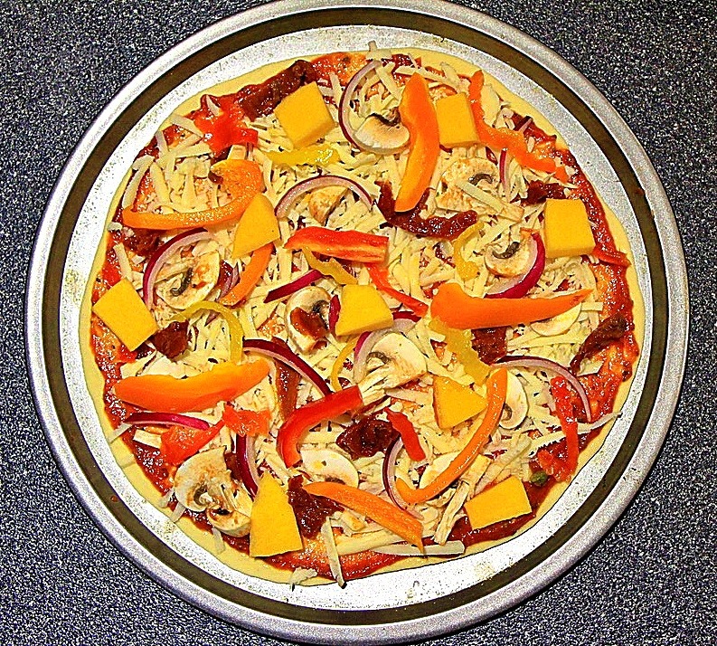 Vegetable pizza uncooked