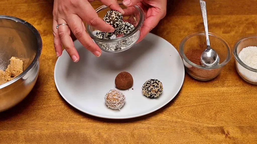 Healthy snack balls in sesame