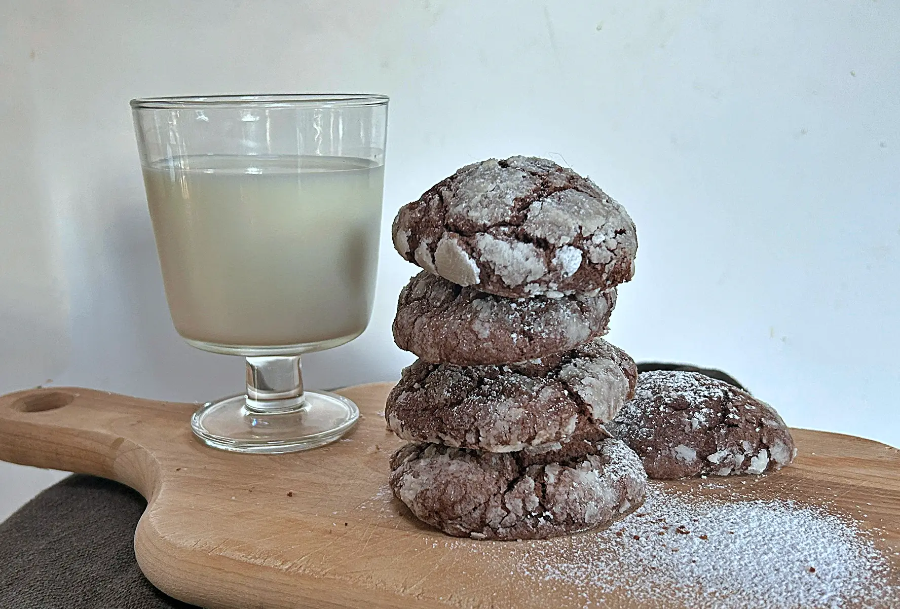 Chocolate crinkle cookies