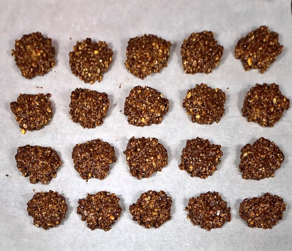 Making chocolate oat clusters